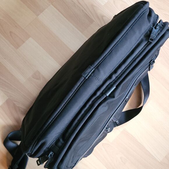 Tumi Alpha 2 T-Pass Medium Screen Laptop Briefcase Bag VGUC 26516D2 Initials - Picture 4 of 11